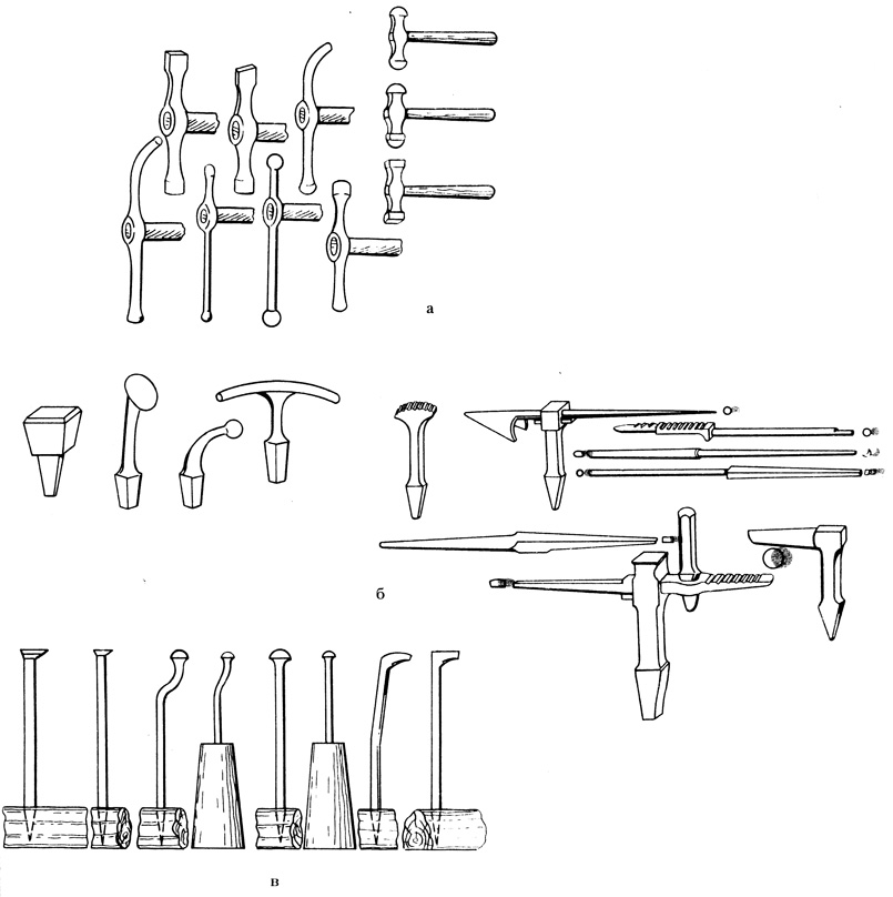 Рис. 33. Молотки для дифовки (а); подкладной инструмент (б); вертикальные 'стойны' (в)